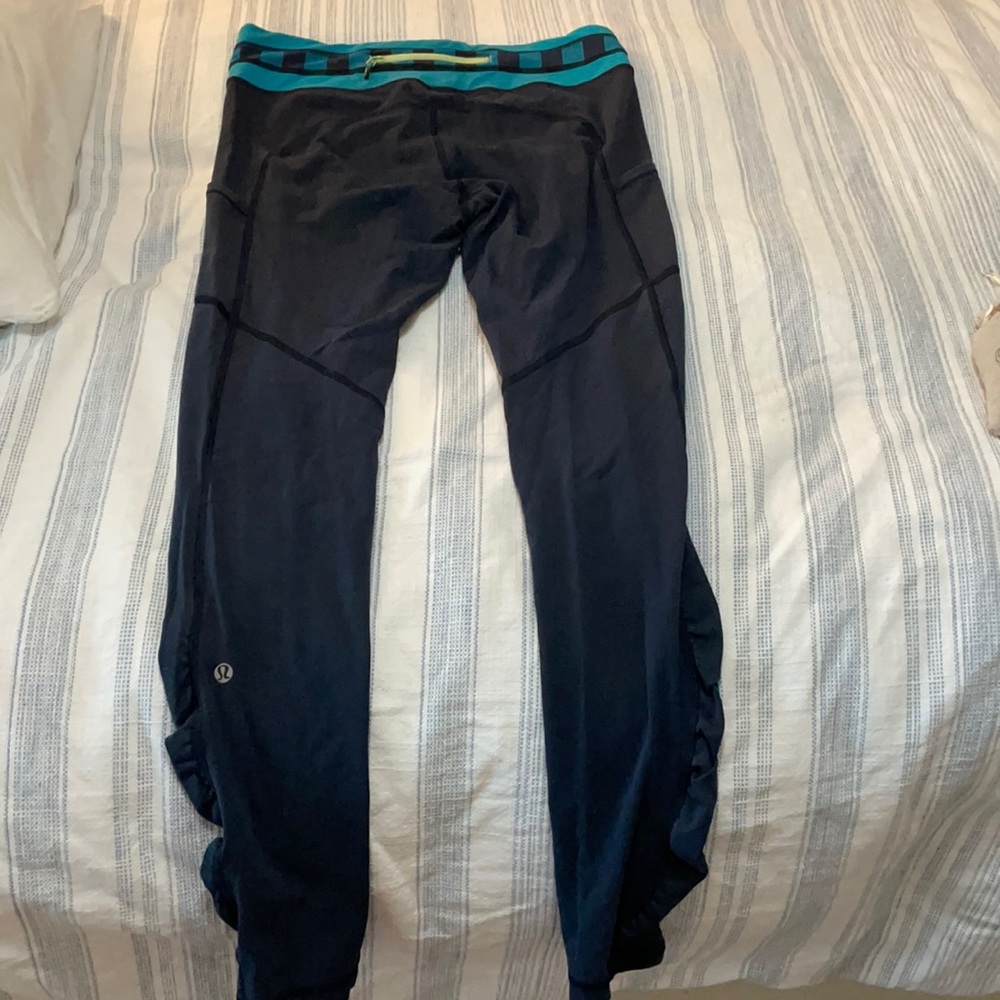Lululemon leggings I believe they are size 10 but tags are gone.